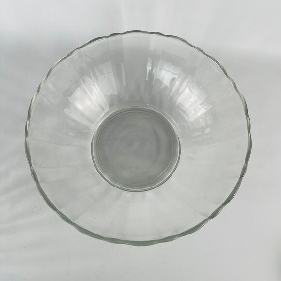 Arcoroc France Vintage Glass Serving Bowls Scalloped Edge 9” - Picture 4 of 6